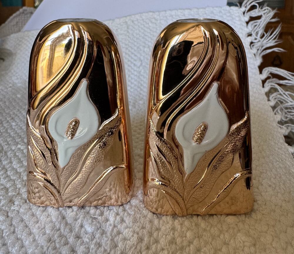 Vintage Salt and Pepper Shakers Gold Featuring White Centered Calla Lily